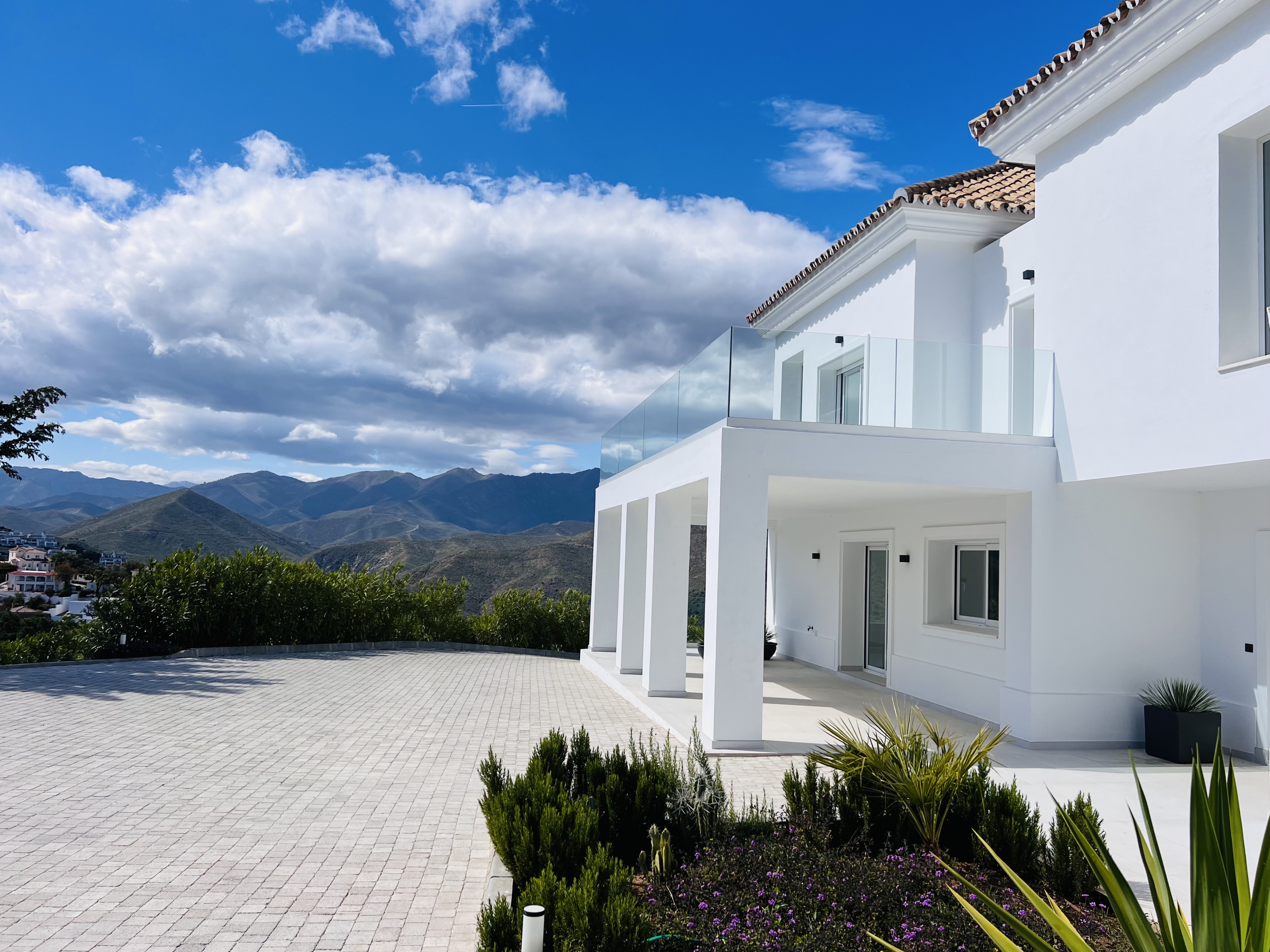 ESPECTACULAR VILLA EN OJEN, MARBELLA