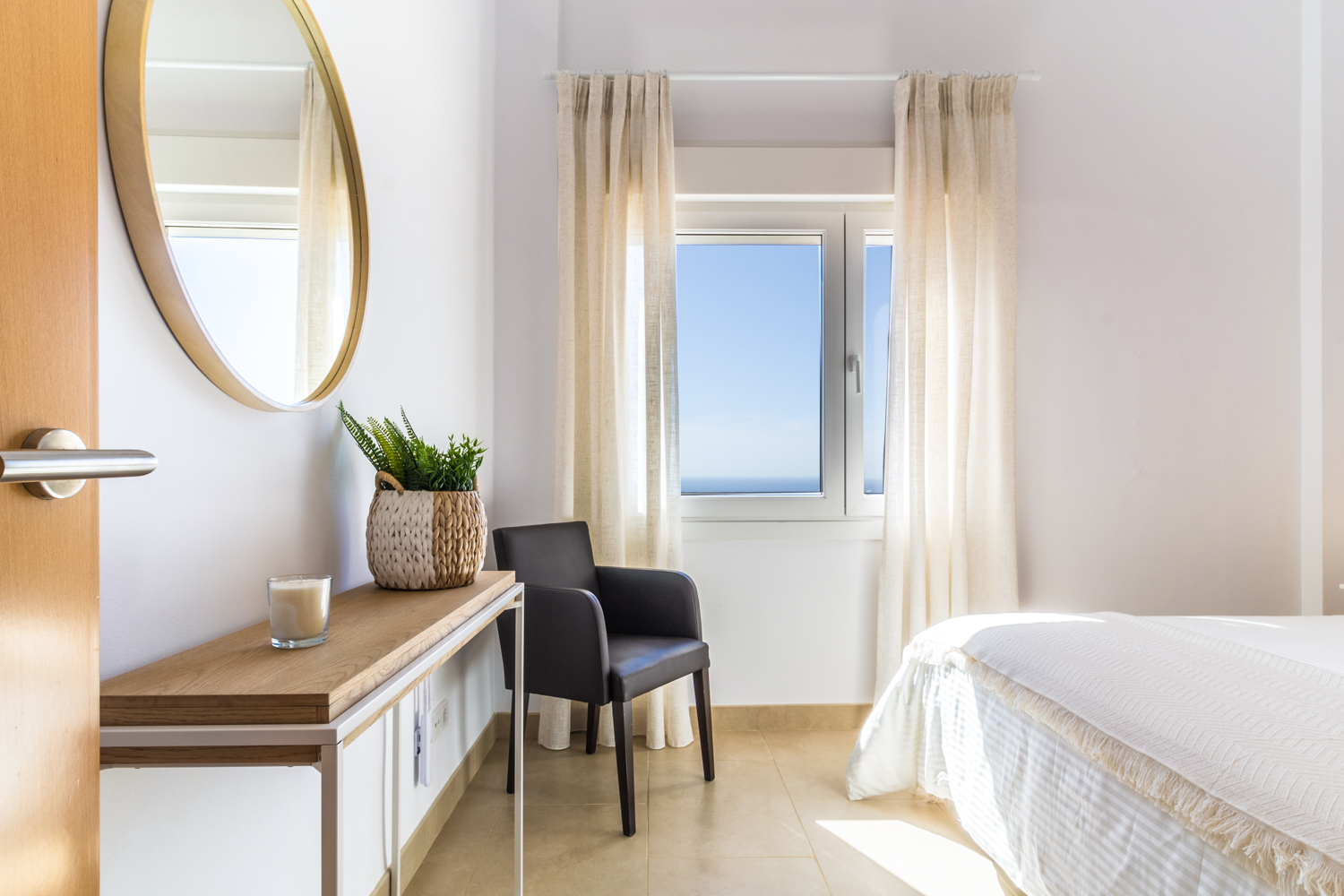 ESPECTACULAR ADOSADO CON JARDN PRIVADO Y TERRAZA CON VISTAS AL MAR