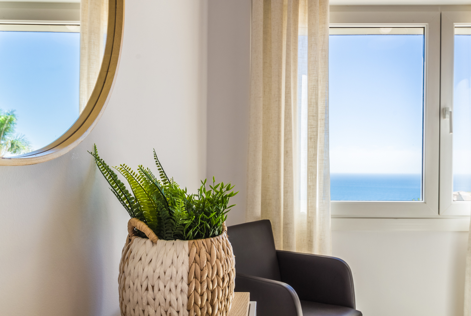 ESPECTACULAR ADOSADO CON JARDN PRIVADO Y TERRAZA CON VISTAS AL MAR