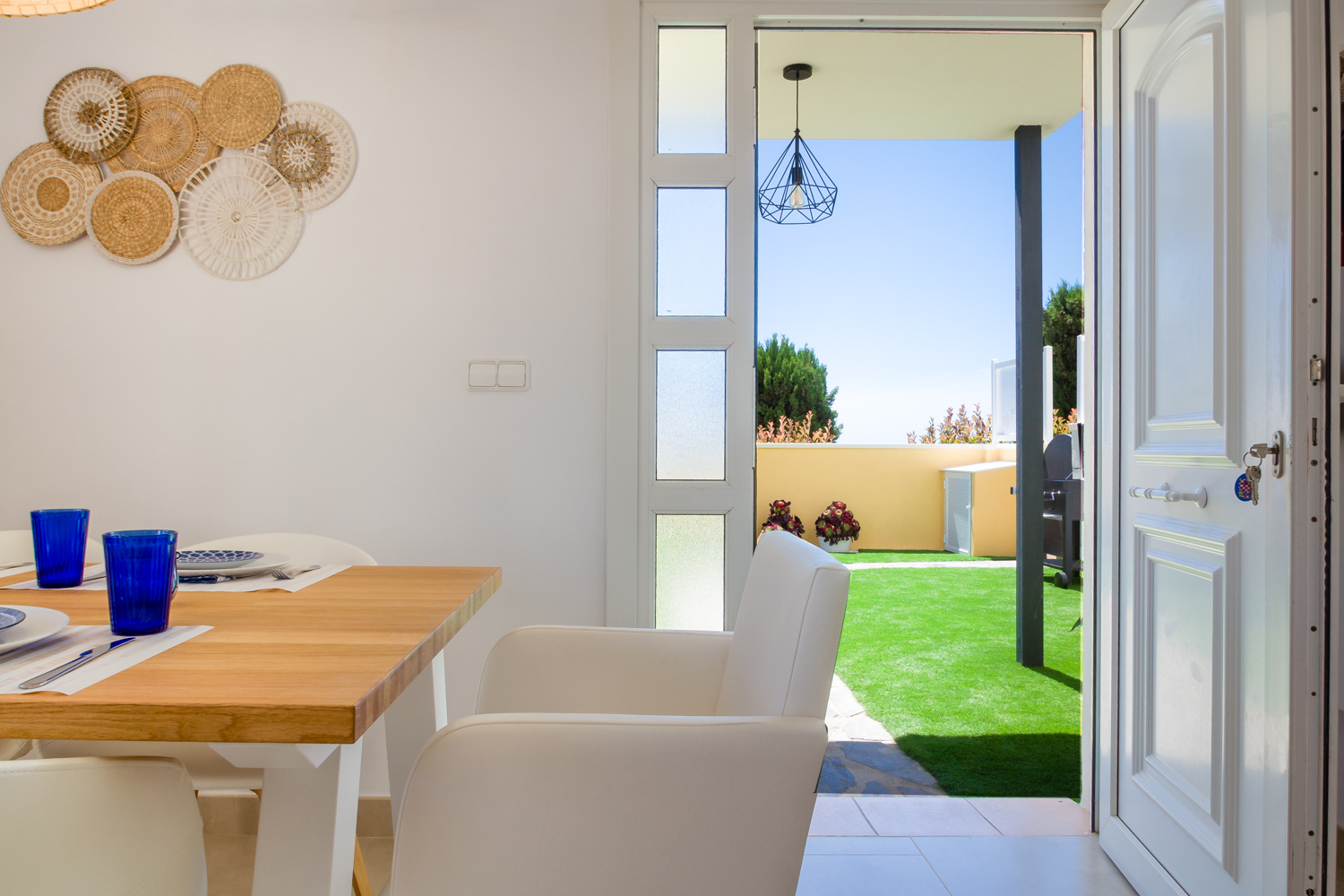 ESPECTACULAR ADOSADO CON JARDN PRIVADO Y TERRAZA CON VISTAS AL MAR