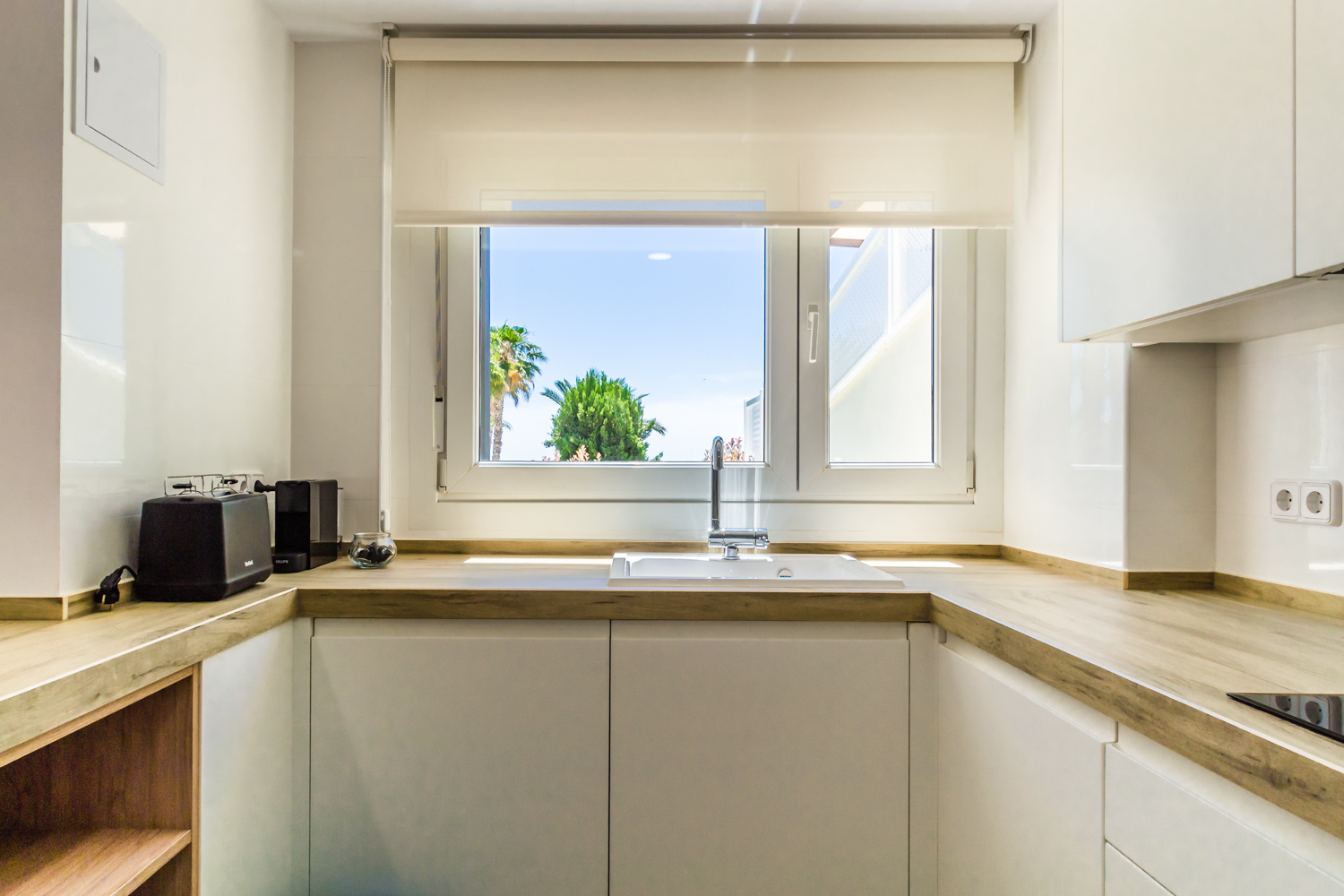 ESPECTACULAR ADOSADO CON JARDN PRIVADO Y TERRAZA CON VISTAS AL MAR