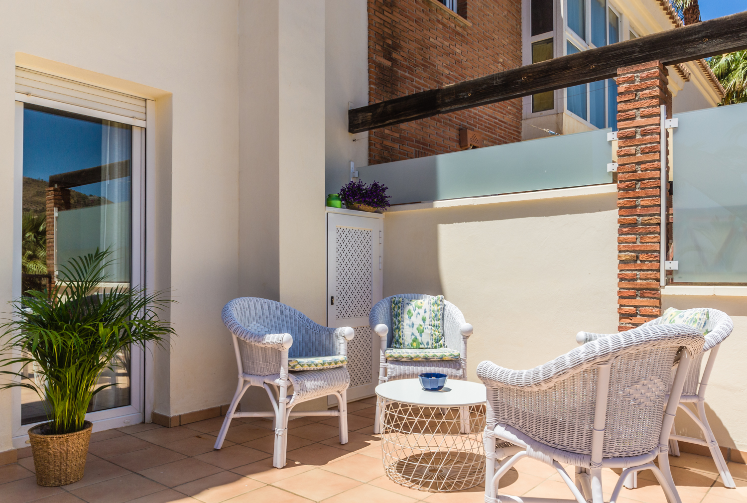 ESPECTACULAR ADOSADO CON JARDN PRIVADO Y TERRAZA CON VISTAS AL MAR