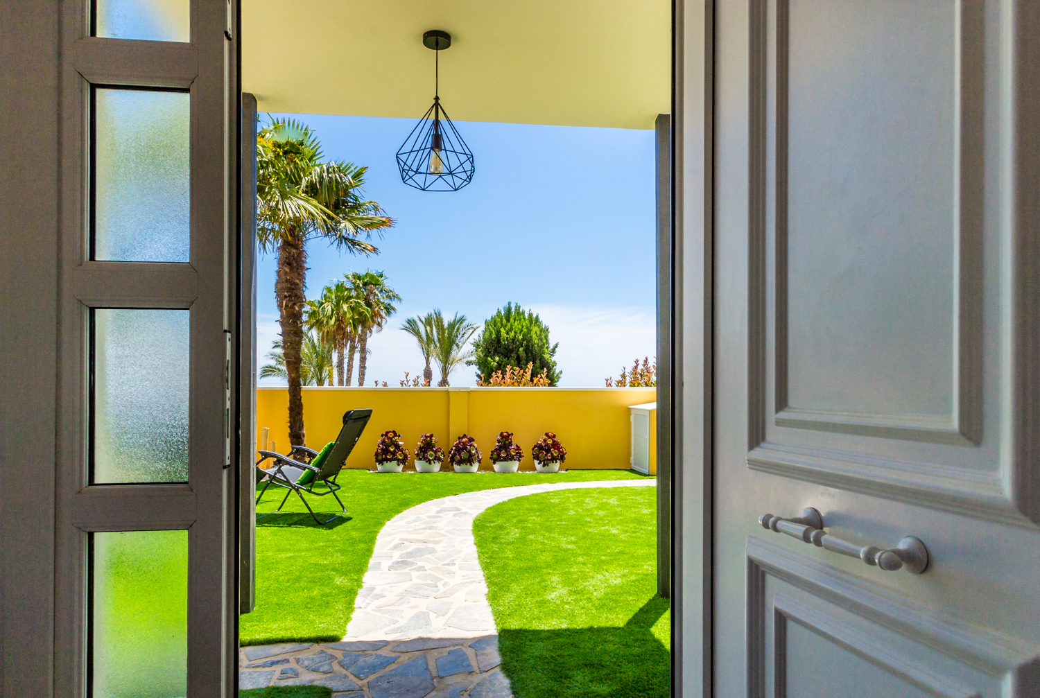 ESPECTACULAR ADOSADO CON JARDN PRIVADO Y TERRAZA CON VISTAS AL MAR