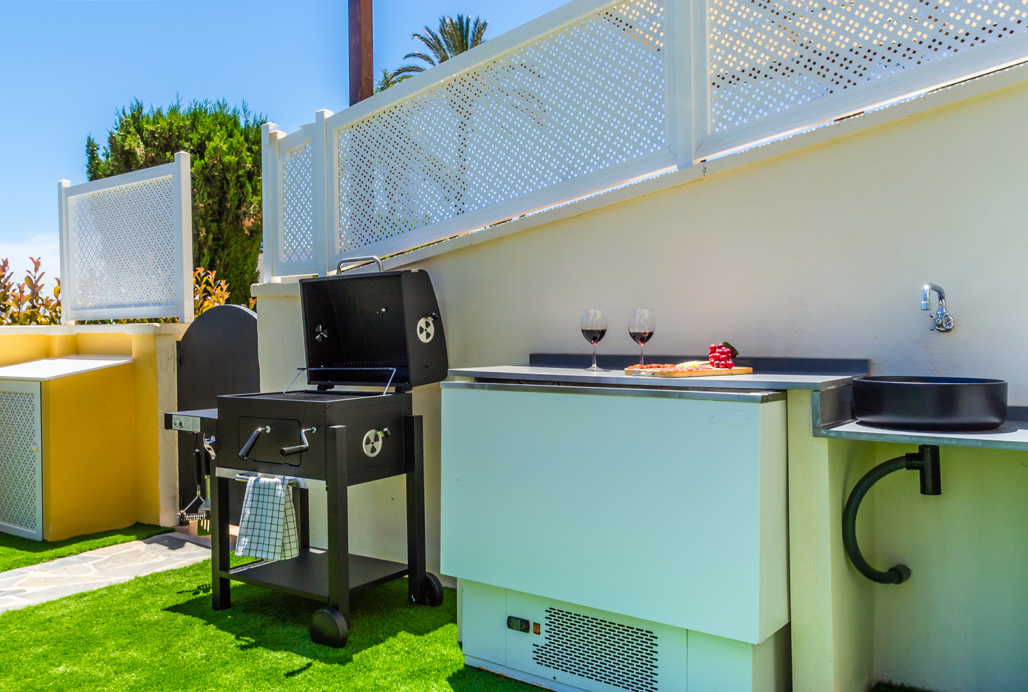 ESPECTACULAR ADOSADO CON JARDN PRIVADO Y TERRAZA CON VISTAS AL MAR
